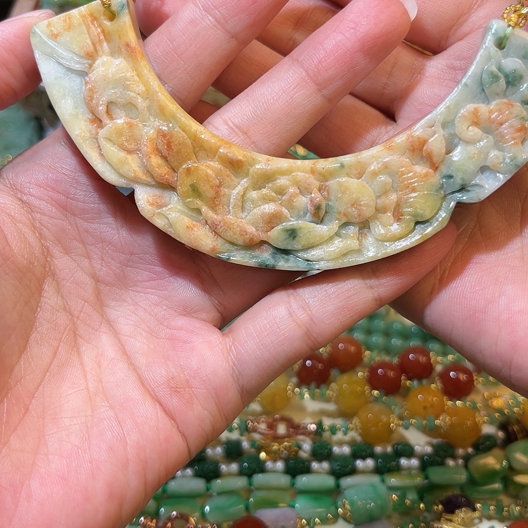 翡翠未镶嵌颈饰翡翠