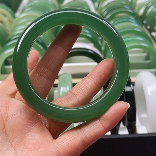 东陵石颈饰未镶嵌