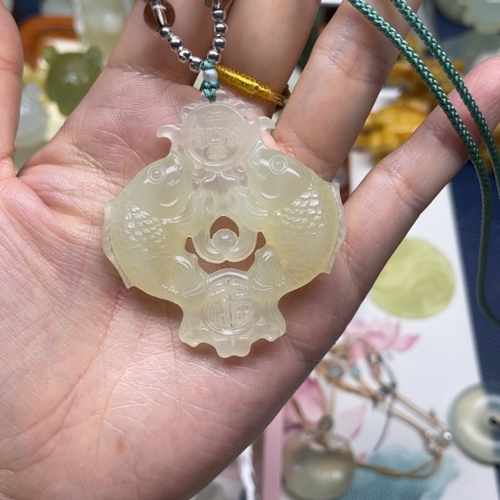 未镶嵌蛇纹石玉颈饰