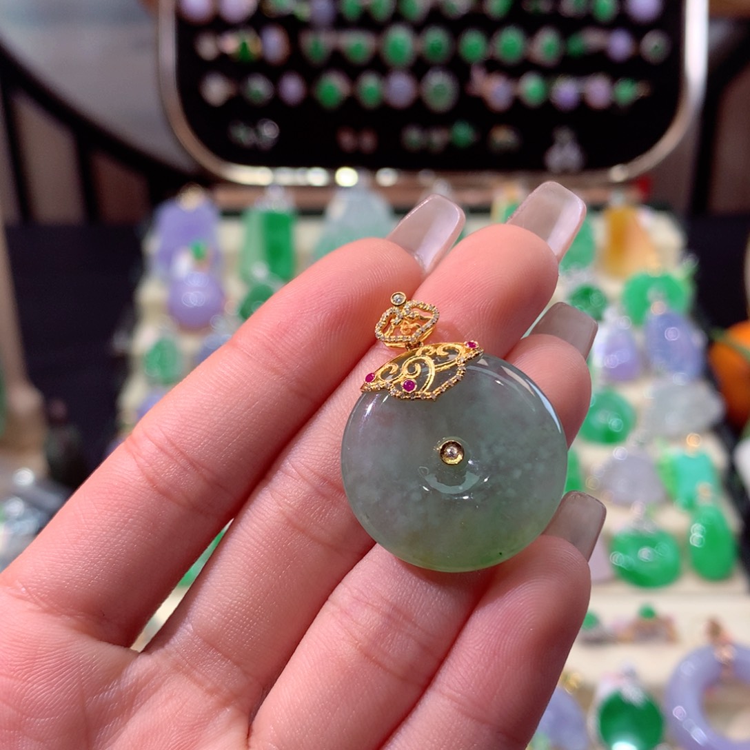 翡翠颈饰18K金镶嵌翡翠