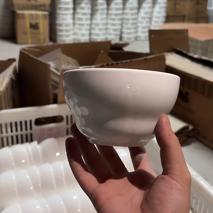 4个白色葫芦米饭碗。       
