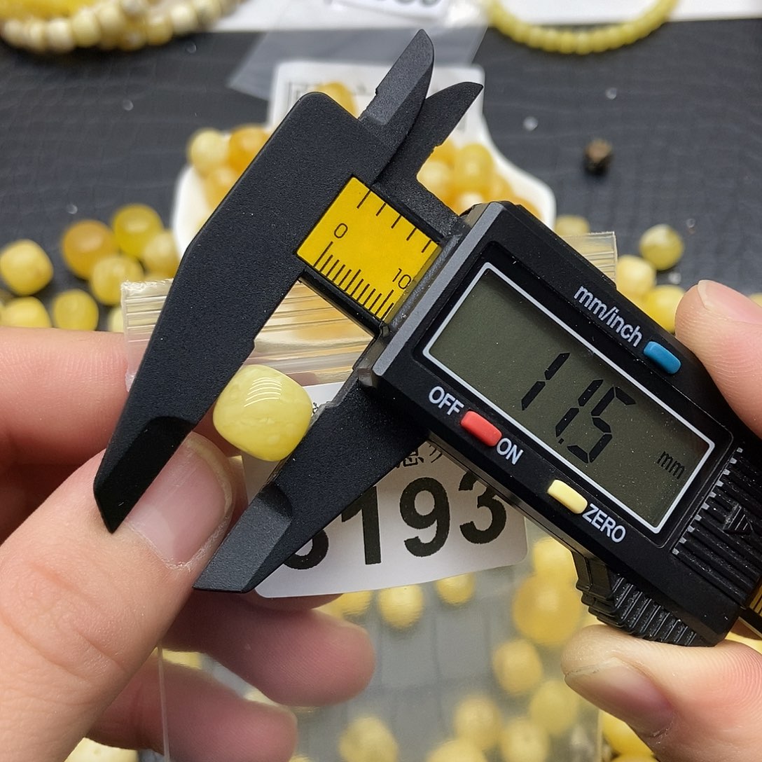 蜜蜡未镶嵌珠宝奇石3193