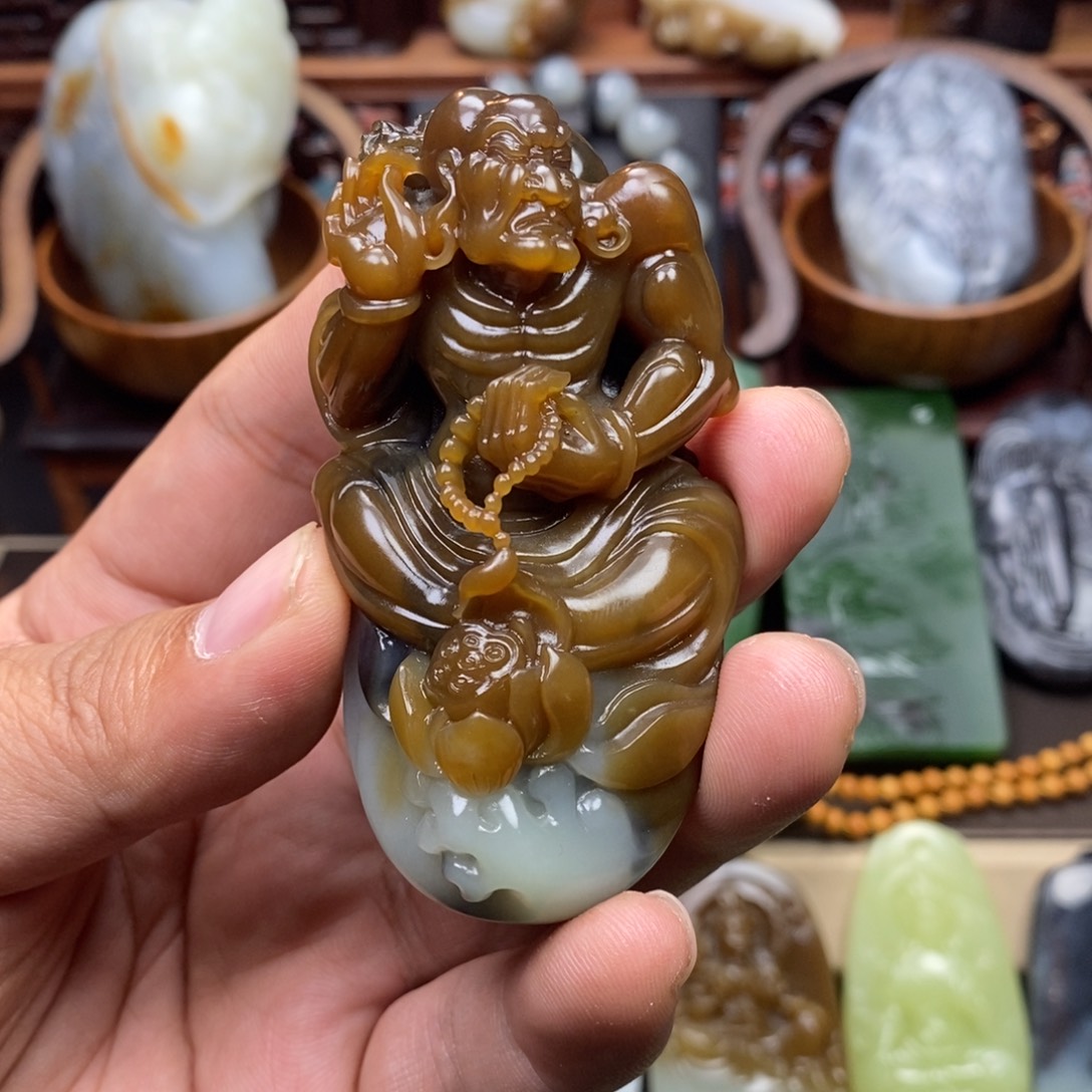 柒***哥和田玉未镶嵌颈饰