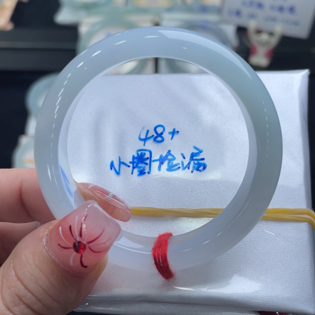 翡翠手镯未镶嵌翡翠手镯