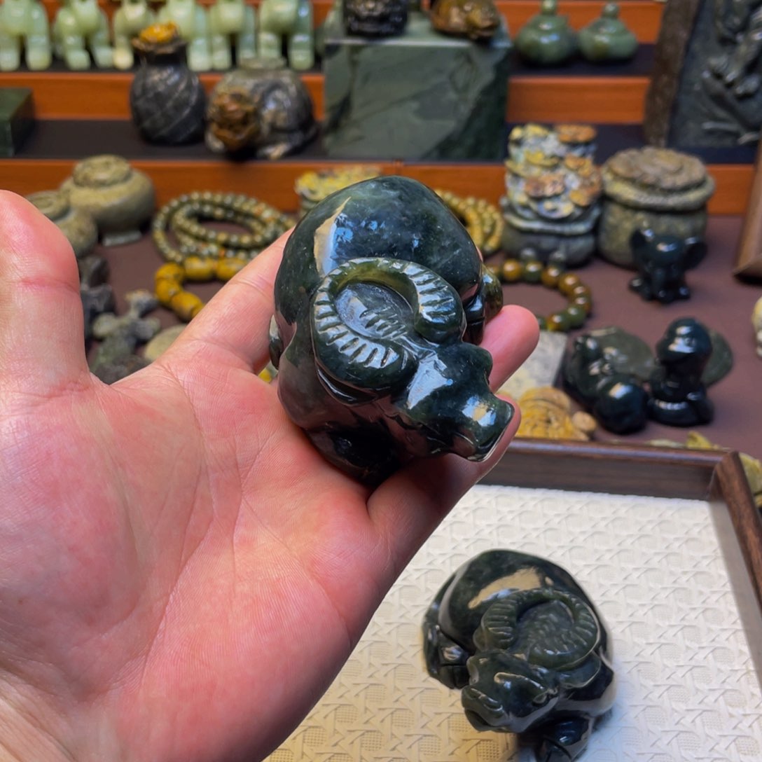 【闪购商品】未镶嵌岫岩河磨玉（透闪石质玉）挂件
