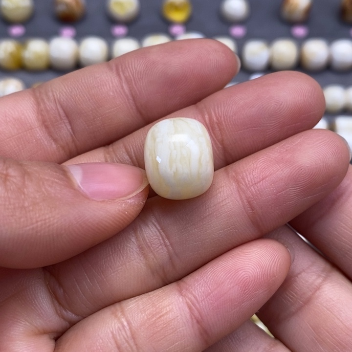 蜜蜡裸石未镶嵌阿*特老型