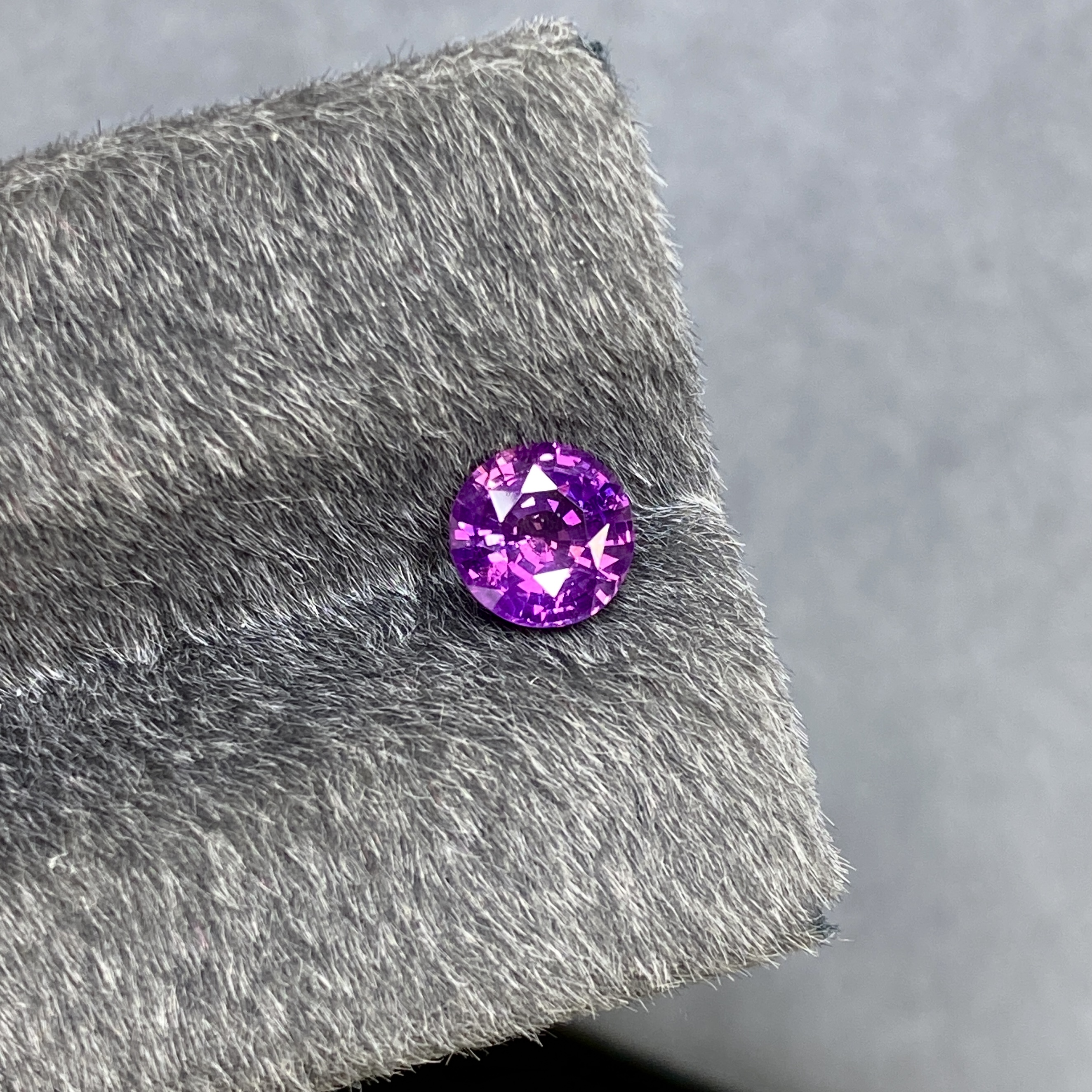 【文家珠宝】1.27ct 无烧圆形紫蓝宝石 精切 满火彩 TGL