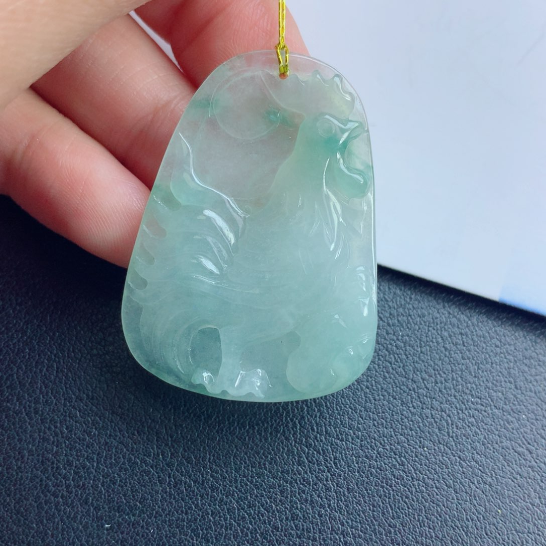 翡翠未镶嵌颈饰鸡牌