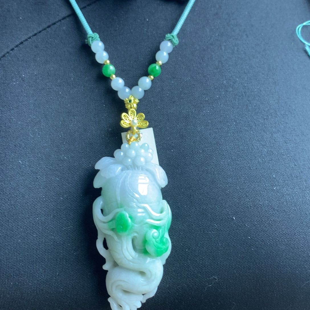 翡翠颈饰未镶嵌翡翠