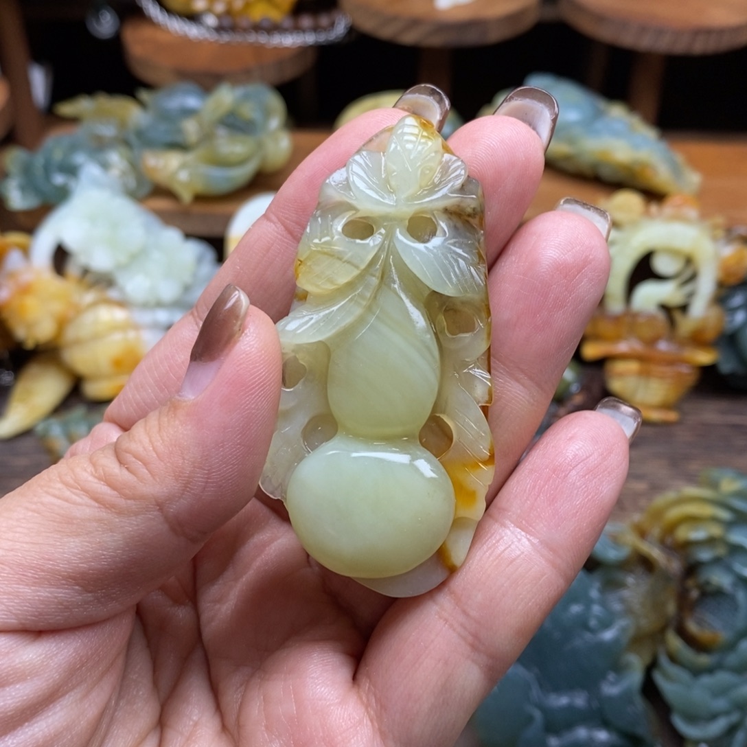 岫玉未镶嵌吊坠(不含链)微瑕