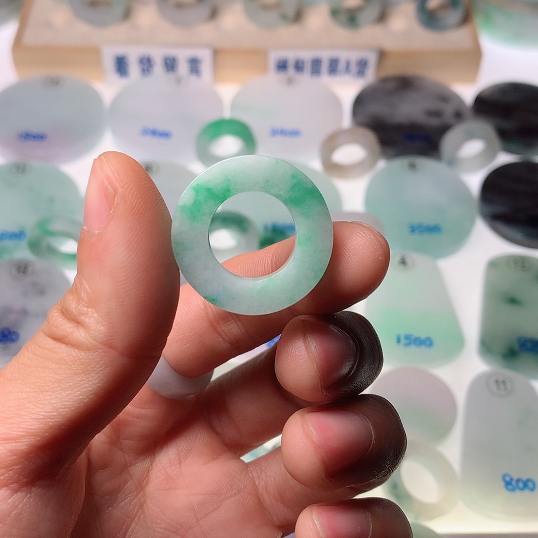 定制翡翠未镶嵌翡翠阳绿戒指