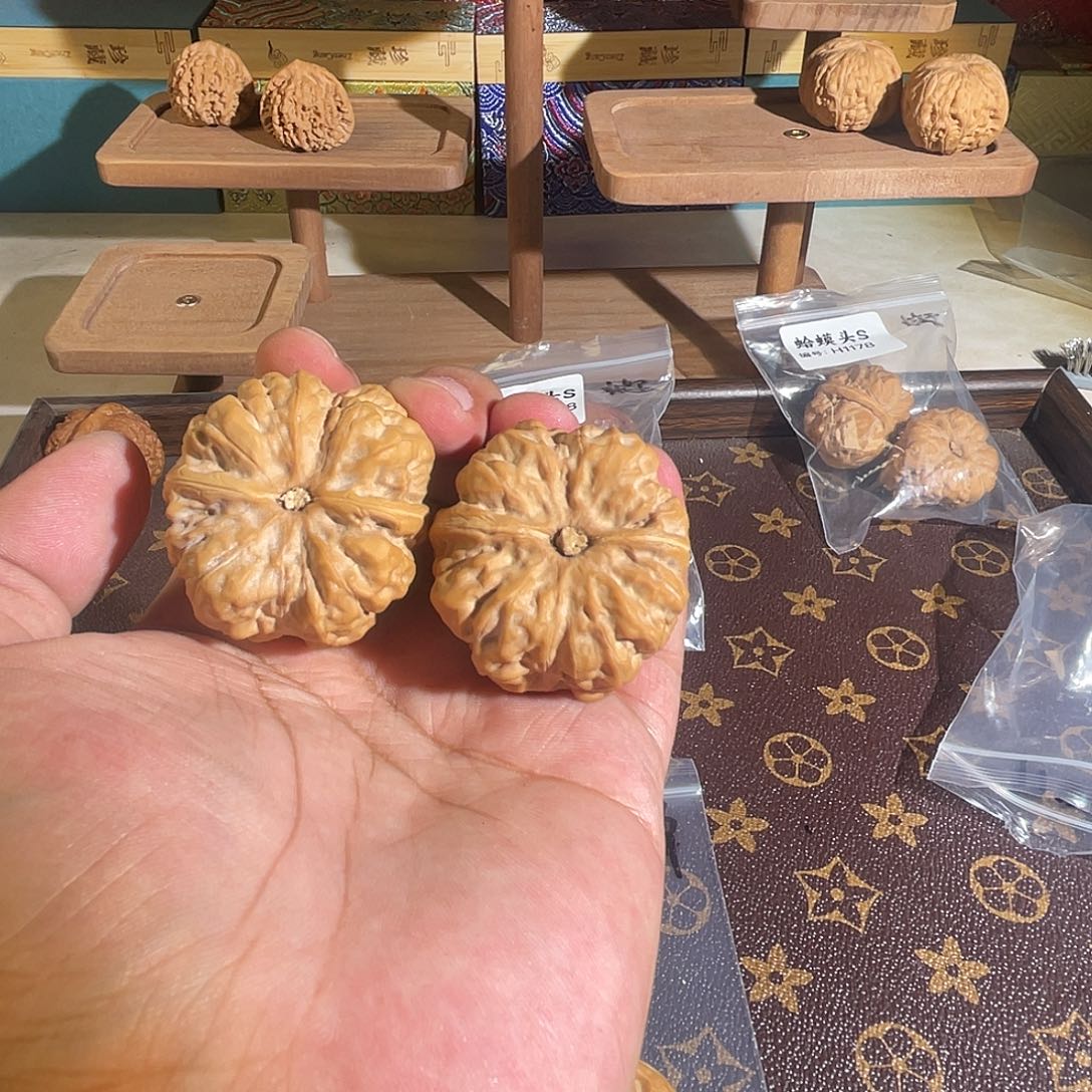 吕***口把件文玩核桃1124