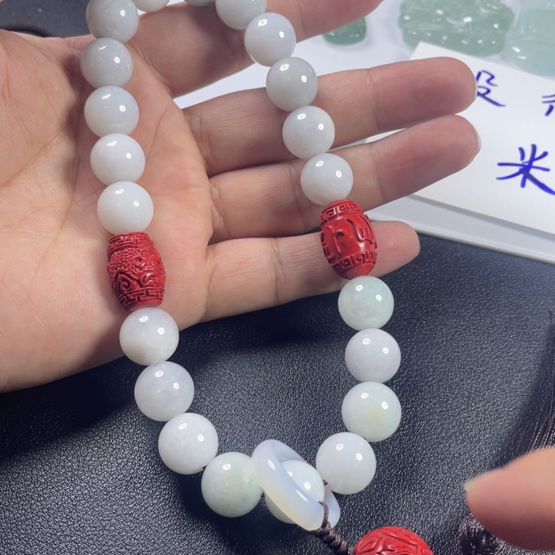 吊坠(不含链)未镶嵌翡翠…………