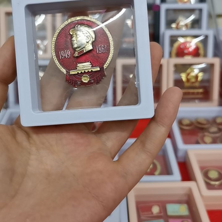 其他普通金属虹****家红色收藏纪念章1枚