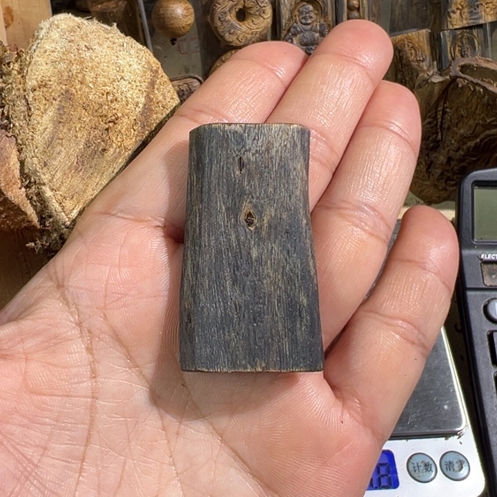 沉香吊坠道**然紫棋楠沉香吊坠10克