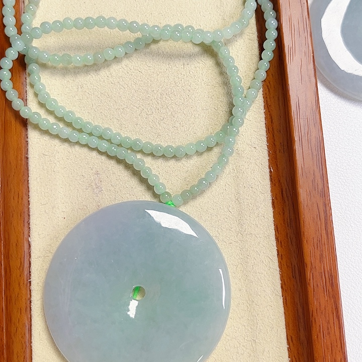 翡翠未镶嵌颈饰孤品