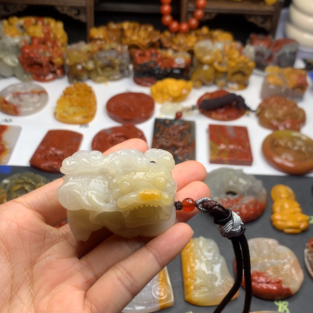 石英质玉（黄龙玉）挂件未镶嵌