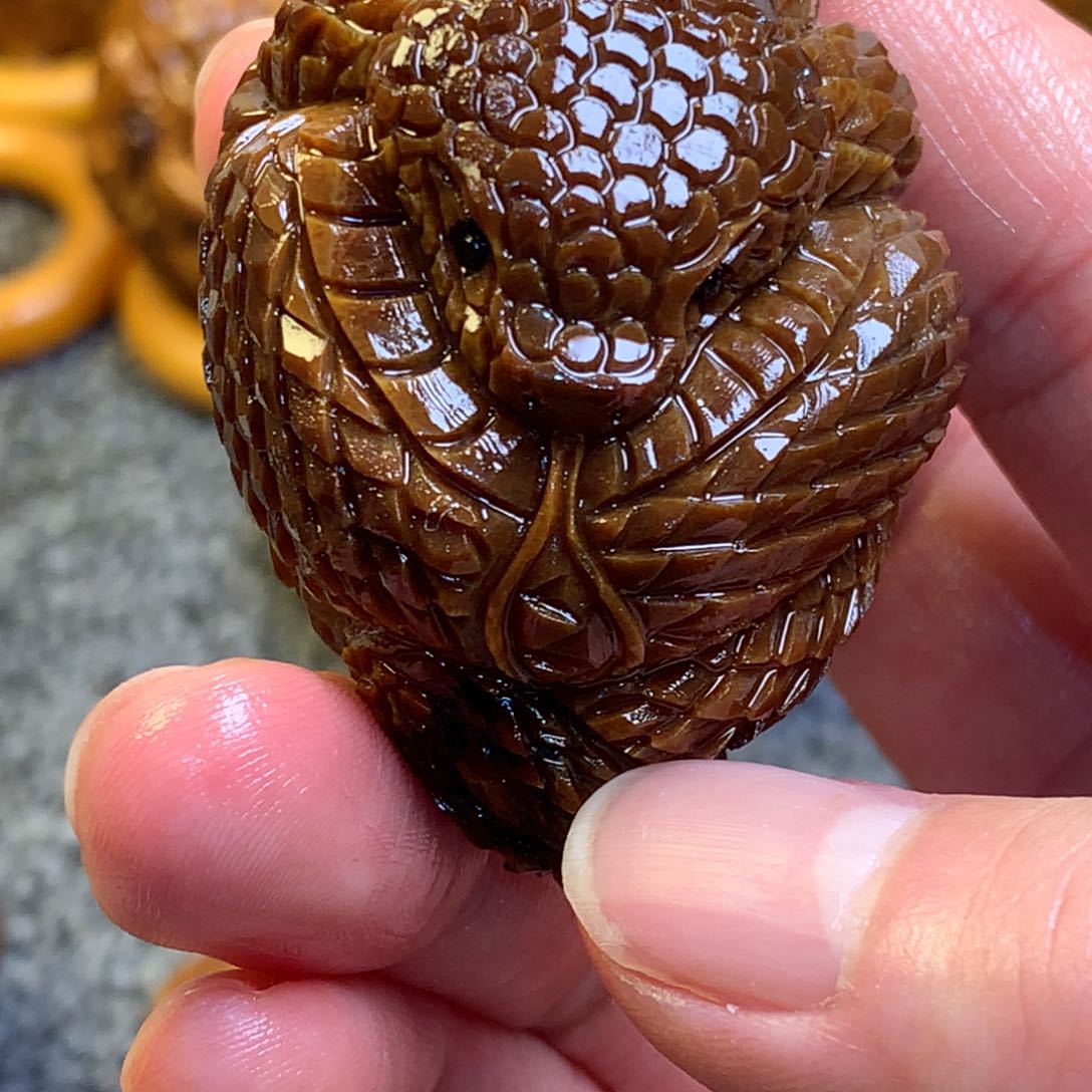 橄榄核把件纯手工玉化蛇一颗