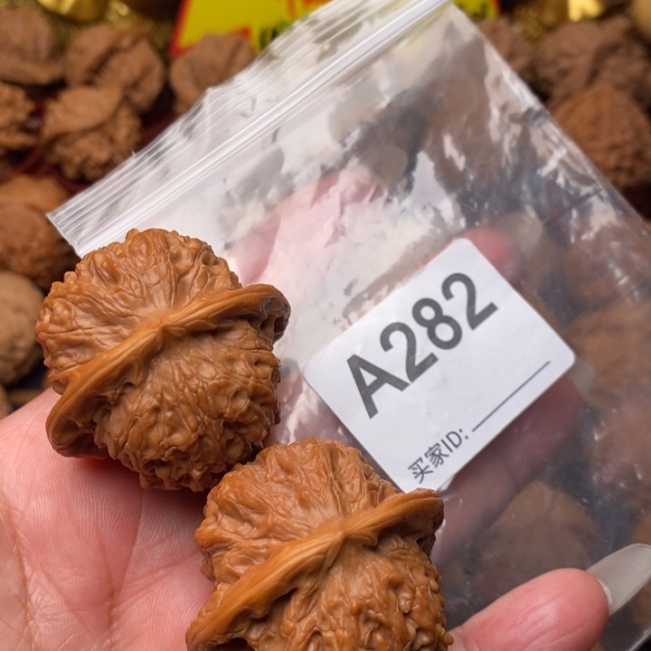 核桃把件血麒麟40尺282号