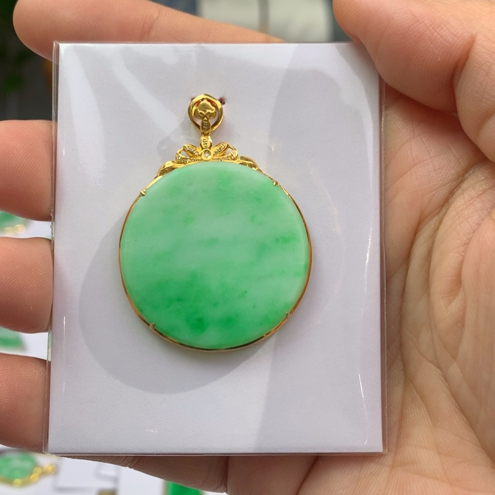 翡翠颈饰18K金镶嵌翡翠吊坠