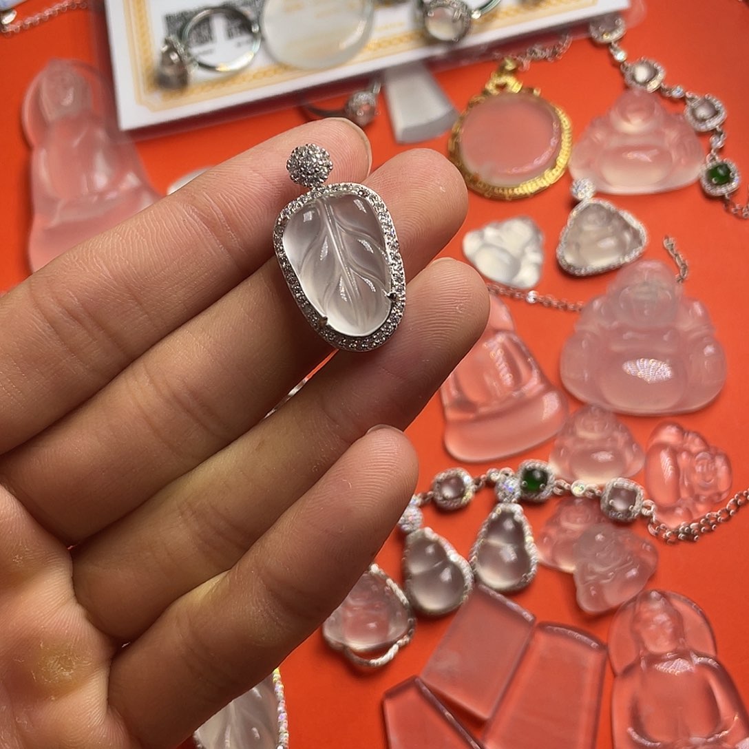 石英质玉颈饰未镶嵌