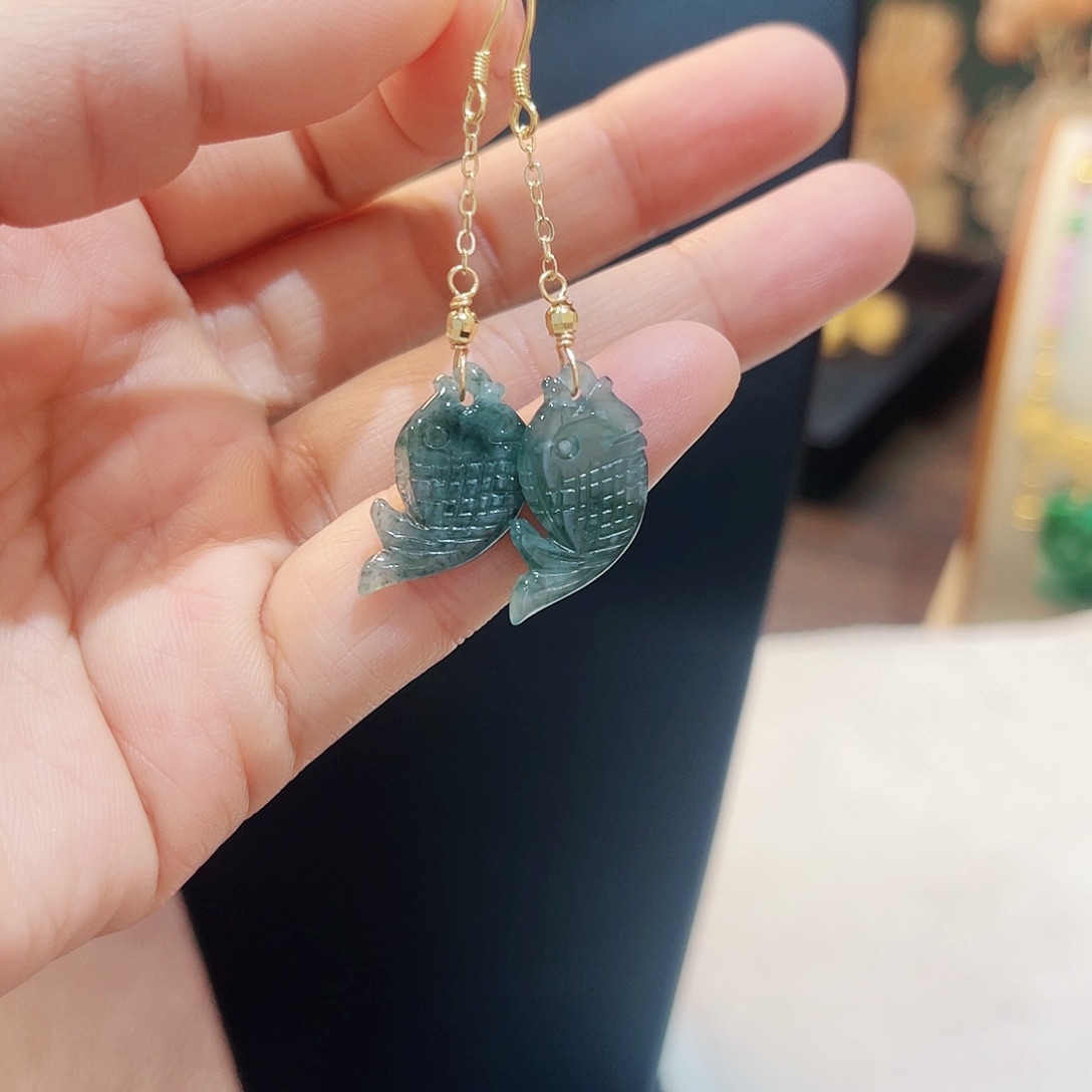 翡翠颈饰未镶嵌耳饰