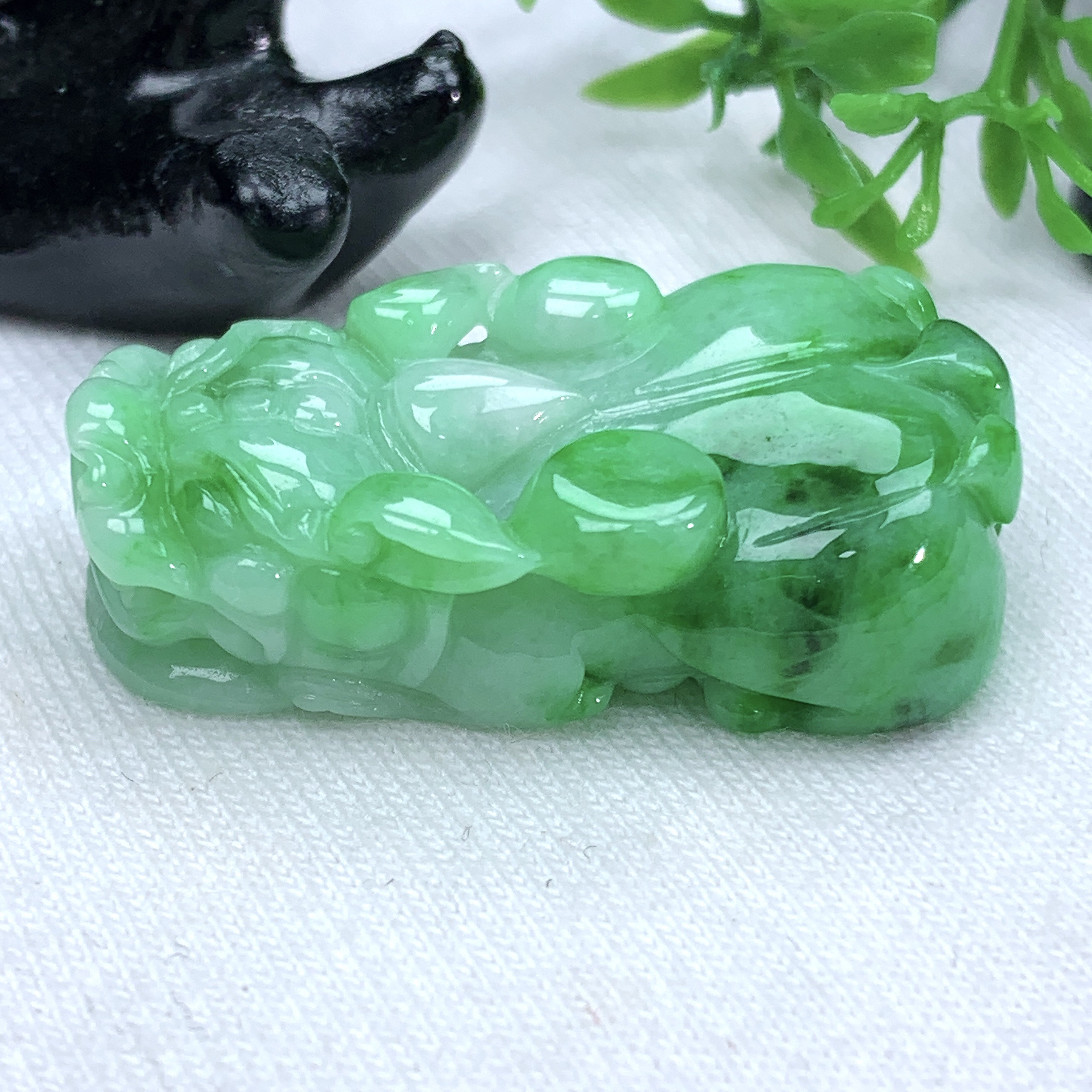 天然缅甸翡翠A货辣绿色阴阳眼脚貔貅吊坠挂件34.6−20.7−9.7mm