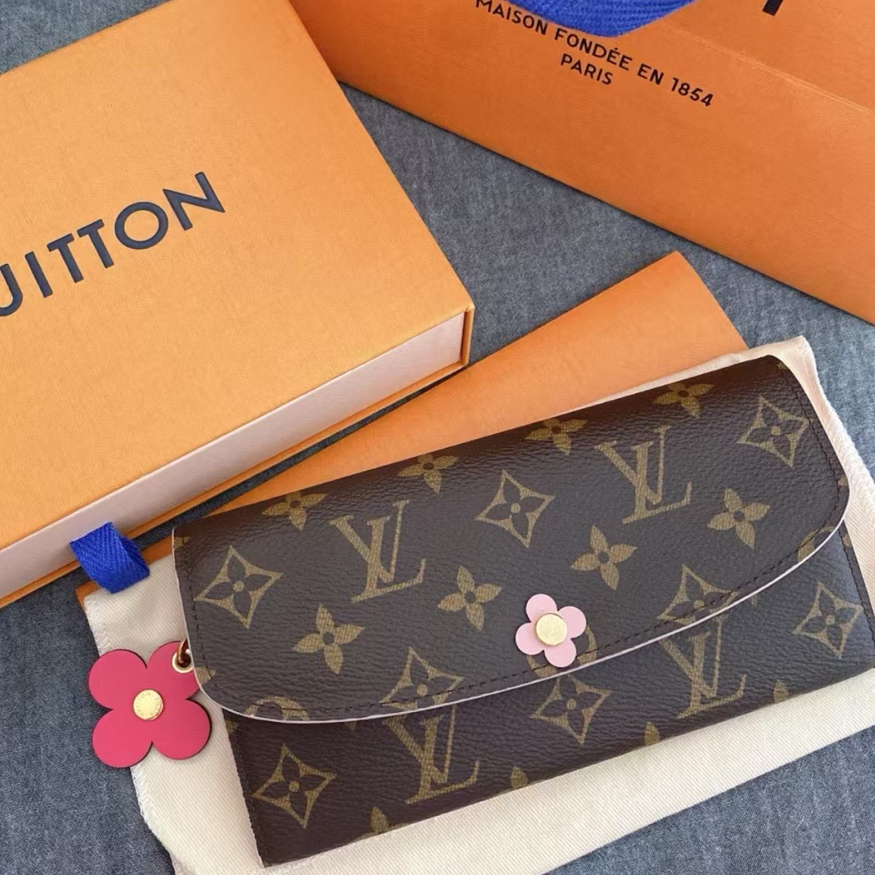 95新 LouisVuitton/路易威登 蔚蓝中古/花朵 长款老花钱包