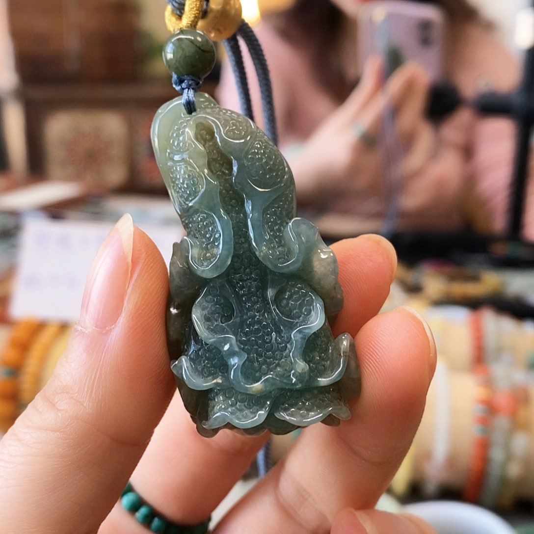 翡翠挂件未镶嵌翡翠挂件