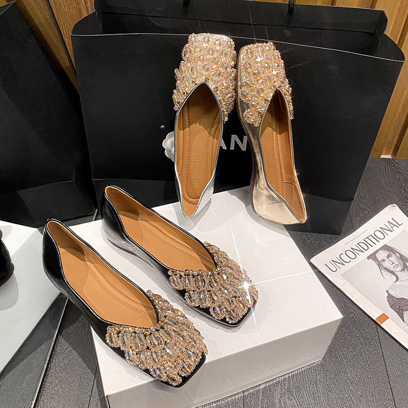 软底单鞋女新款春季水晶婚鞋平底水钻豆豆瓢鞋大码女鞋百搭时尚