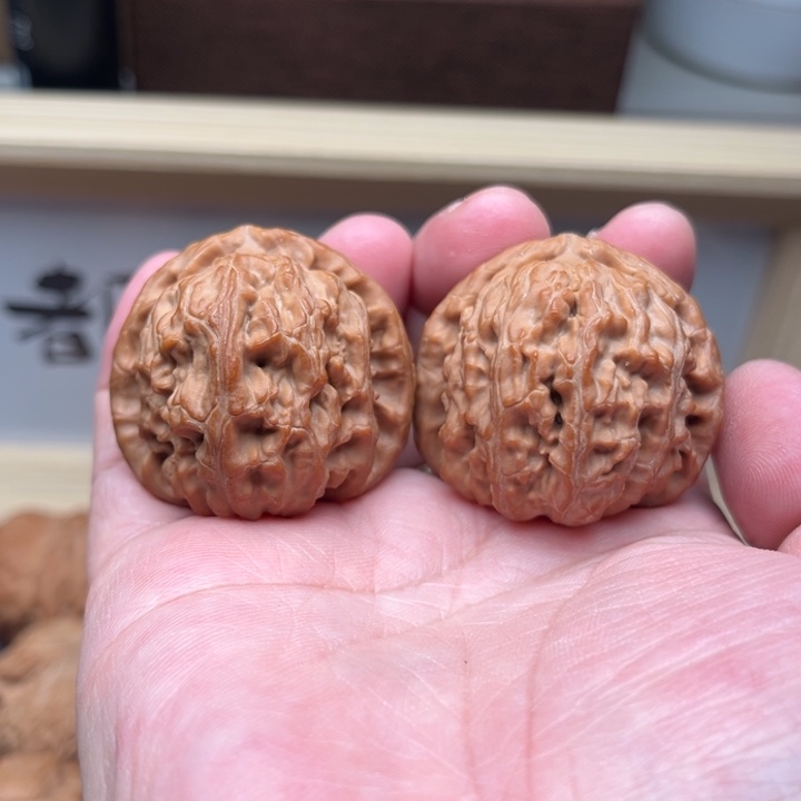 文玩核桃吊坠三角