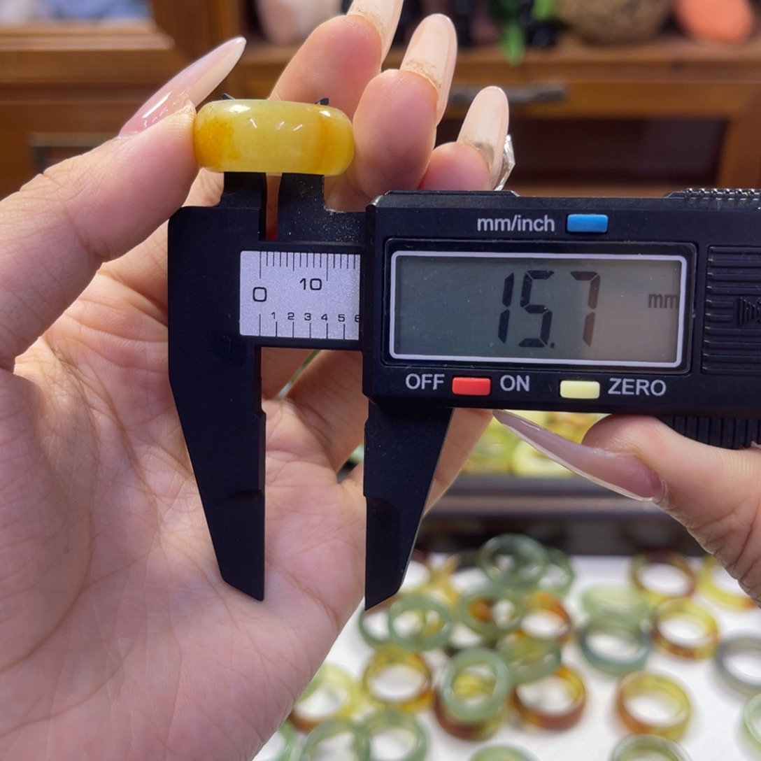 蛇纹石玉未镶嵌手镯113