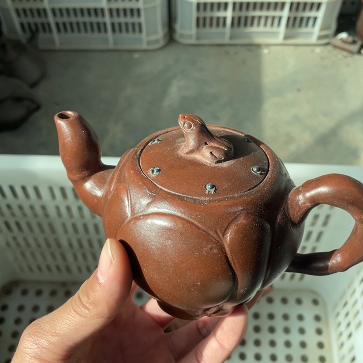 老厂紫砂壶一件。