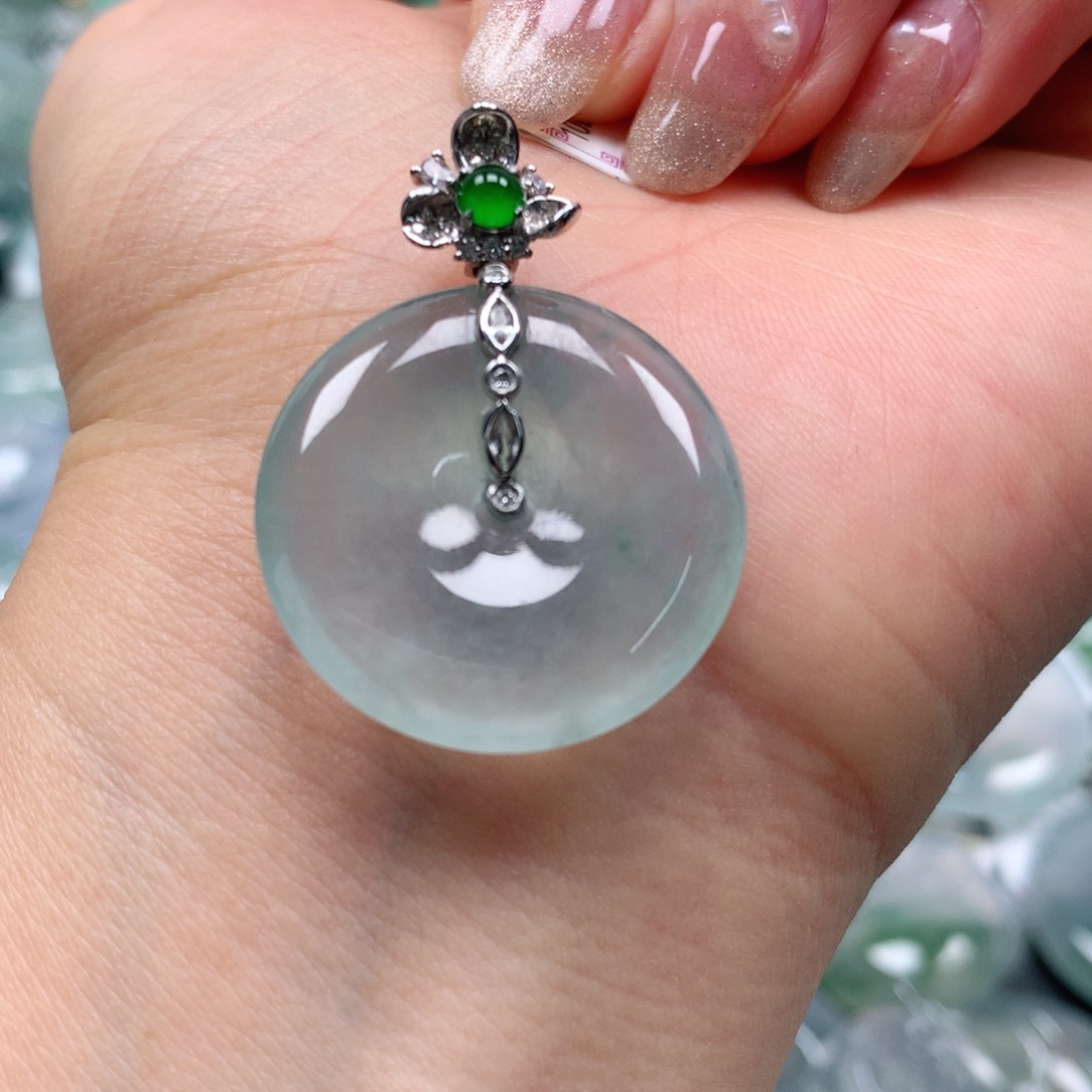 翡翠颈饰18K金镶嵌天然翡翠