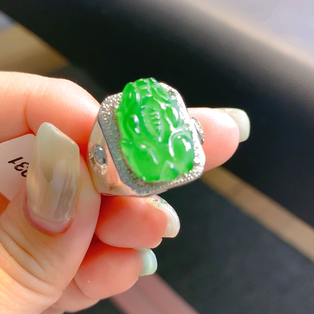 翡翠颈饰银S925镶嵌翡翠