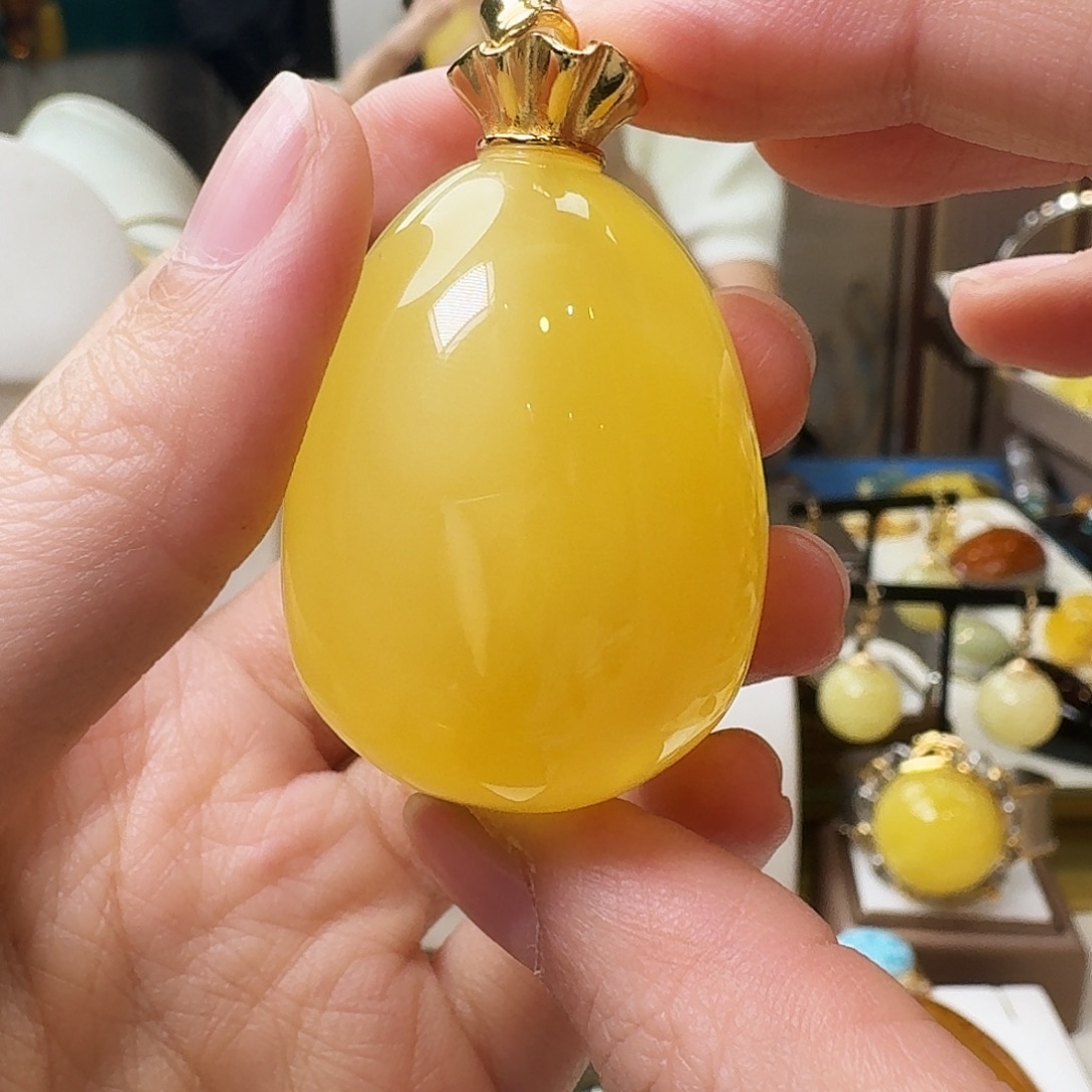 琥珀未镶嵌颈饰吊坠