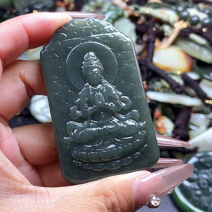 和田玉颈饰足铂镶嵌