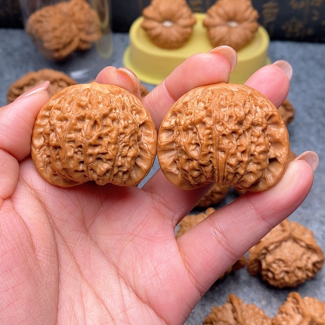 文玩核桃把件C****r血麒麟41