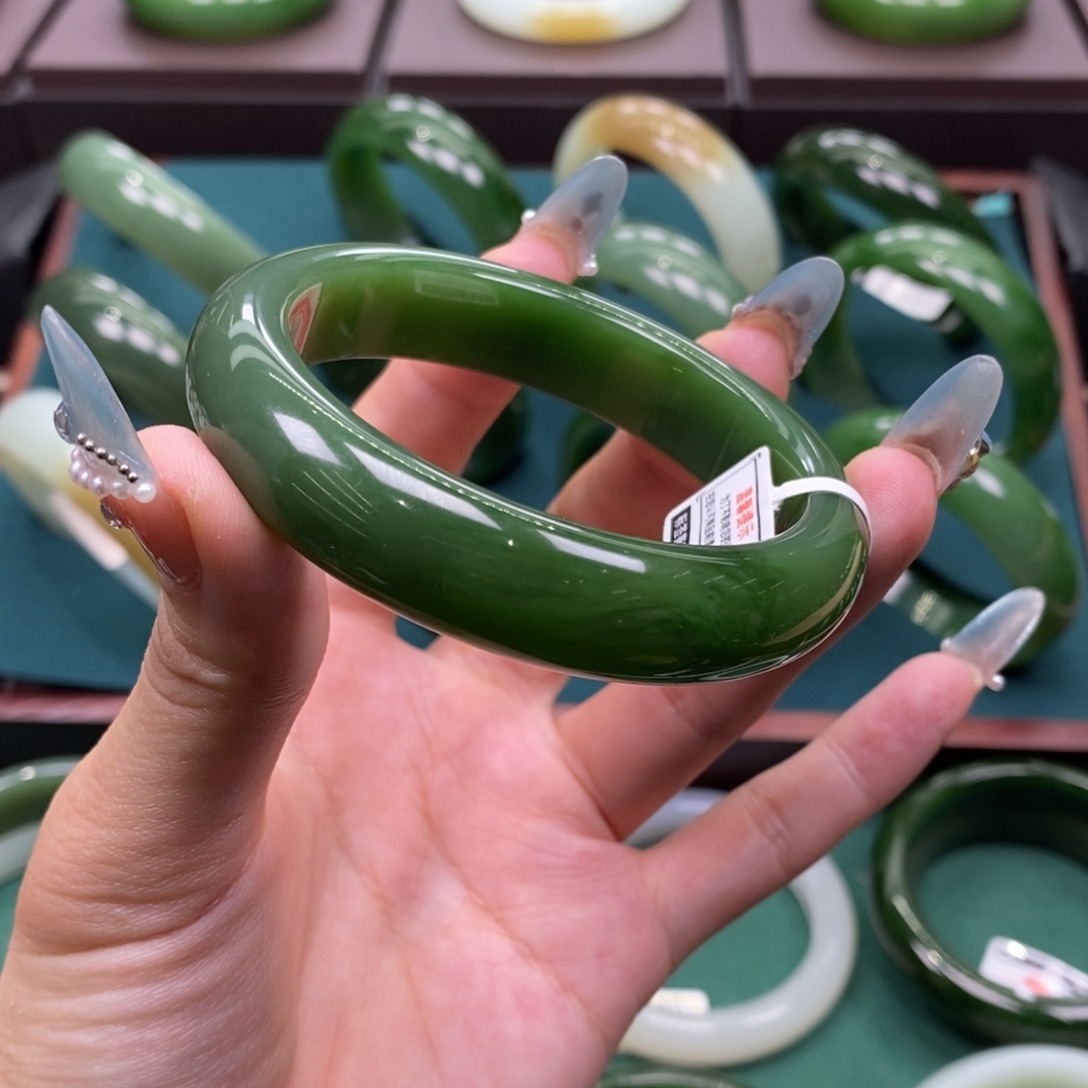 和田玉（碧玉）未镶嵌手镯5556