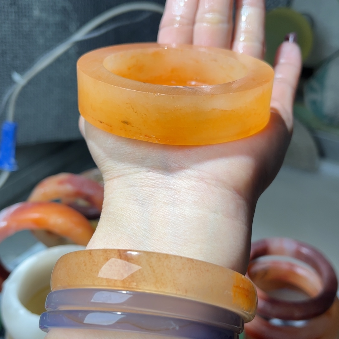 ****石英质玉未镶嵌手镯定制