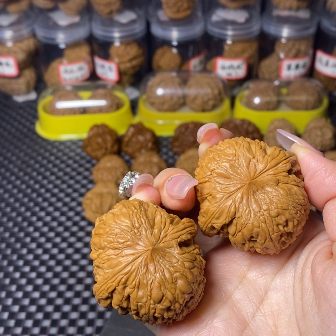 文玩核桃吊坠和尚头肚子47边45.8