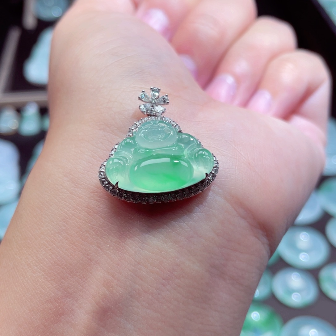 颈饰18K金镶嵌翡翠佛公