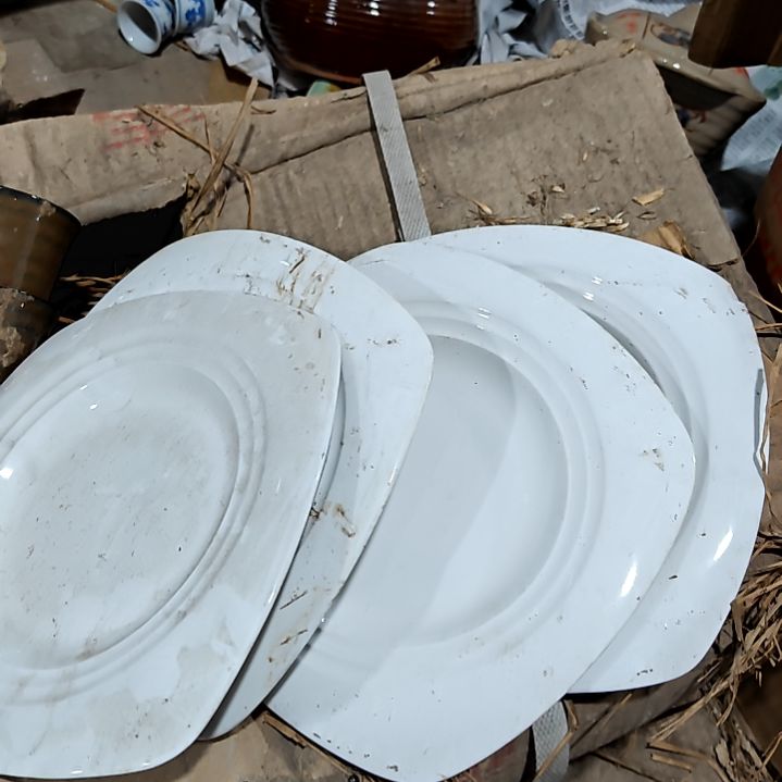 瓷片陶瓷盘子碗啥都有