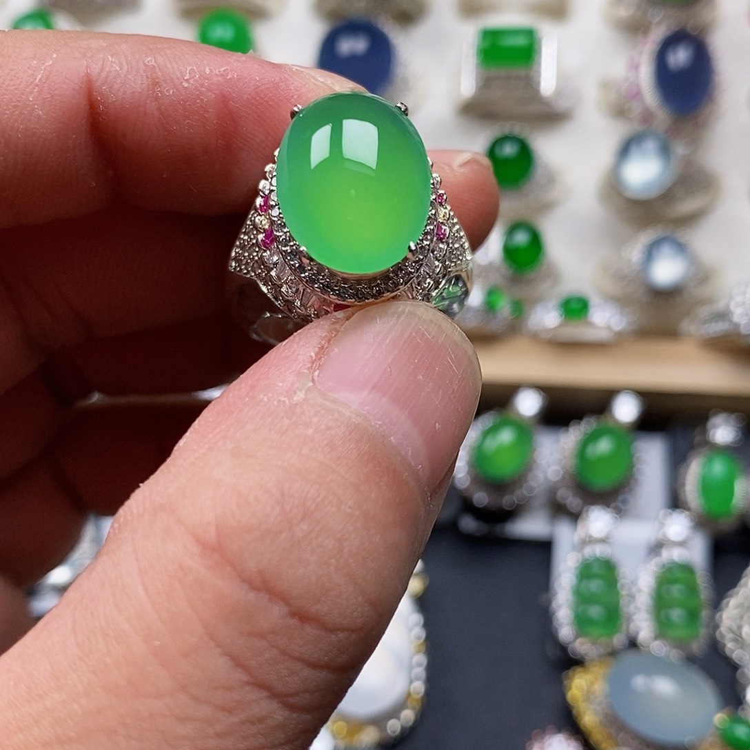 翡翠戒指未镶嵌翡翠