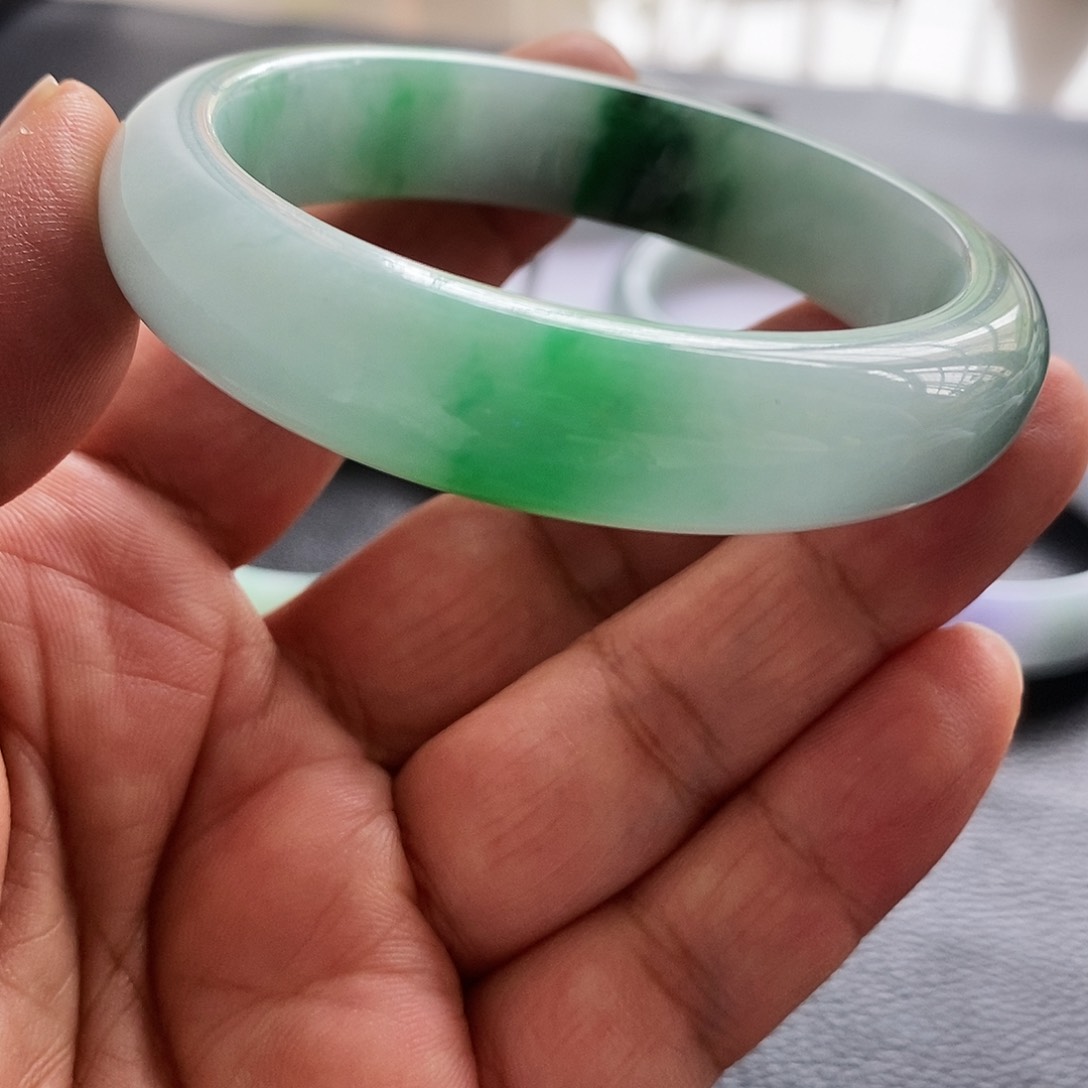 翡翠手镯未镶嵌天然翡翠手镯