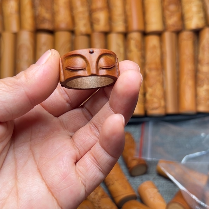 车***国实心竹雕刻手把件