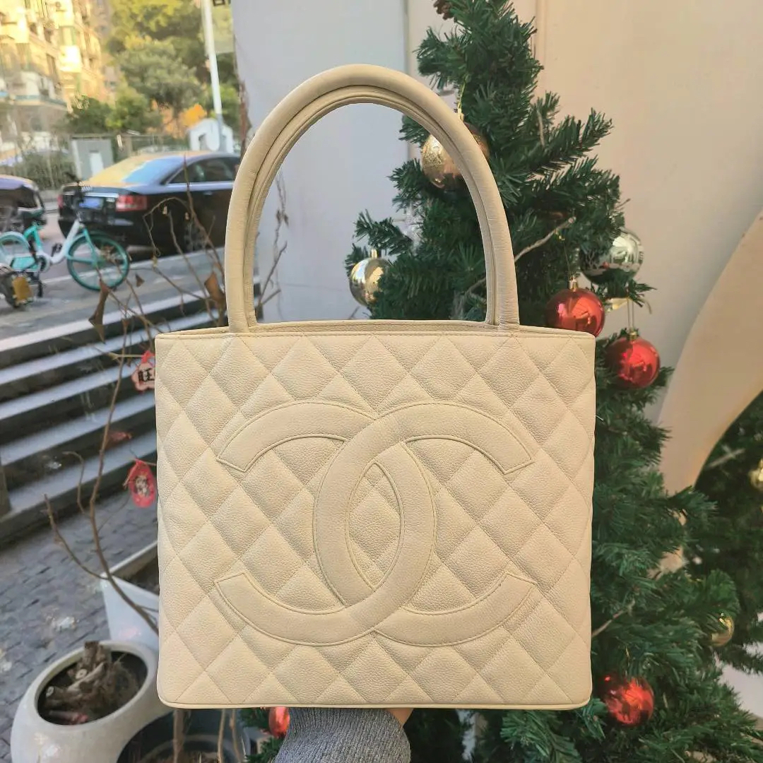 99新 Chanel/香奈儿 白色希尔顿荔枝纹银币托特包