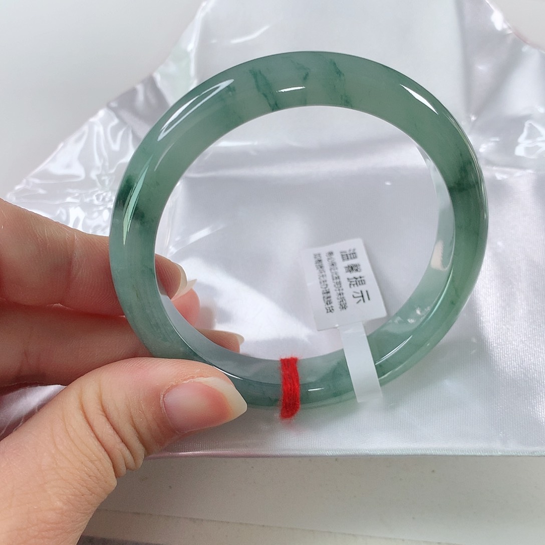 翡翠手镯未镶嵌 需包容表皮裂 ⑨①