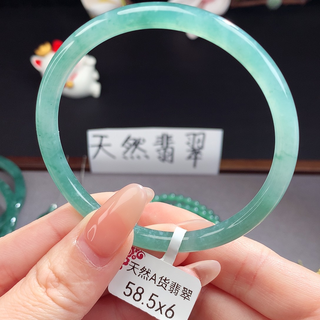 翡翠手镯（圆镯）未镶嵌