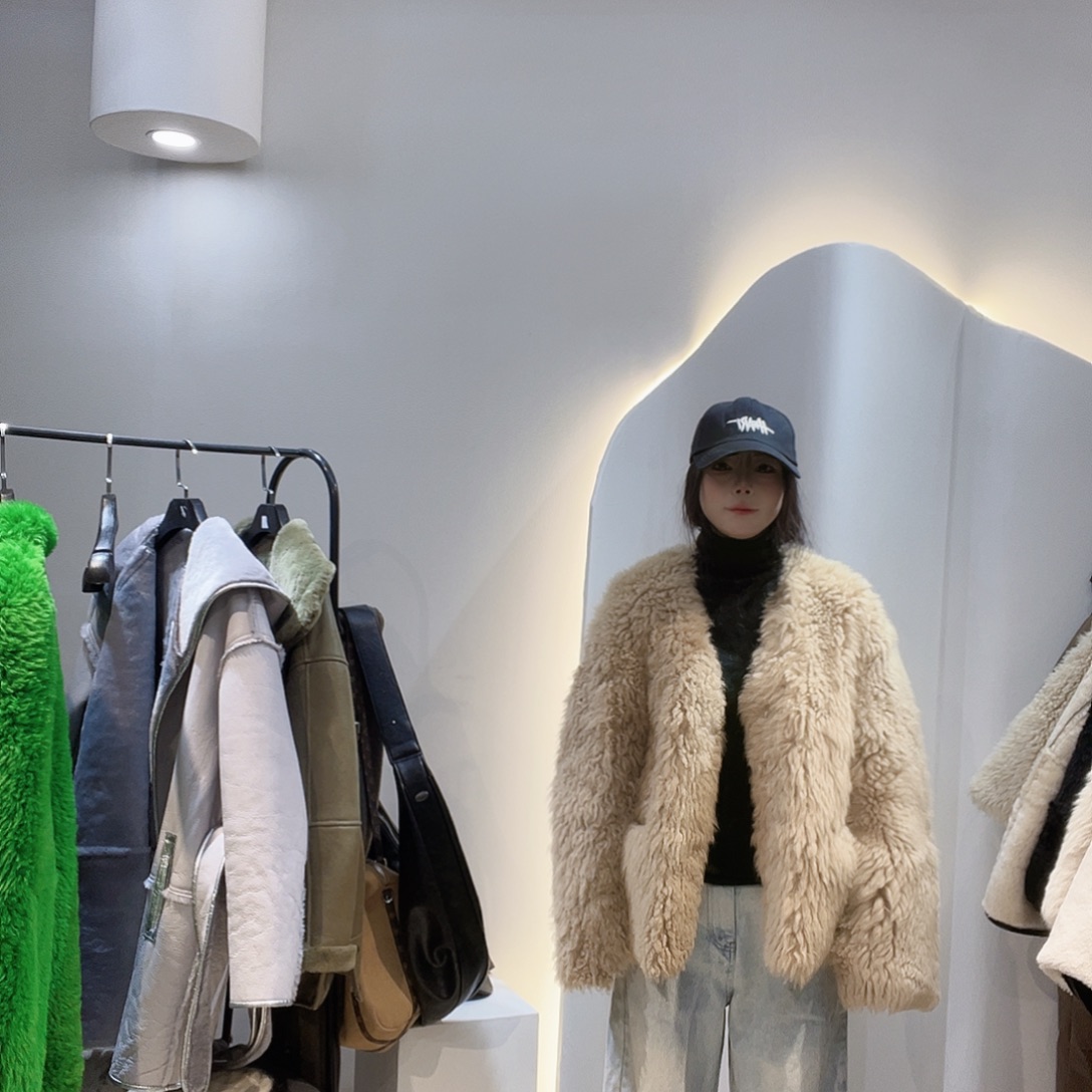 真皮皮毛一体外套387。130斤内